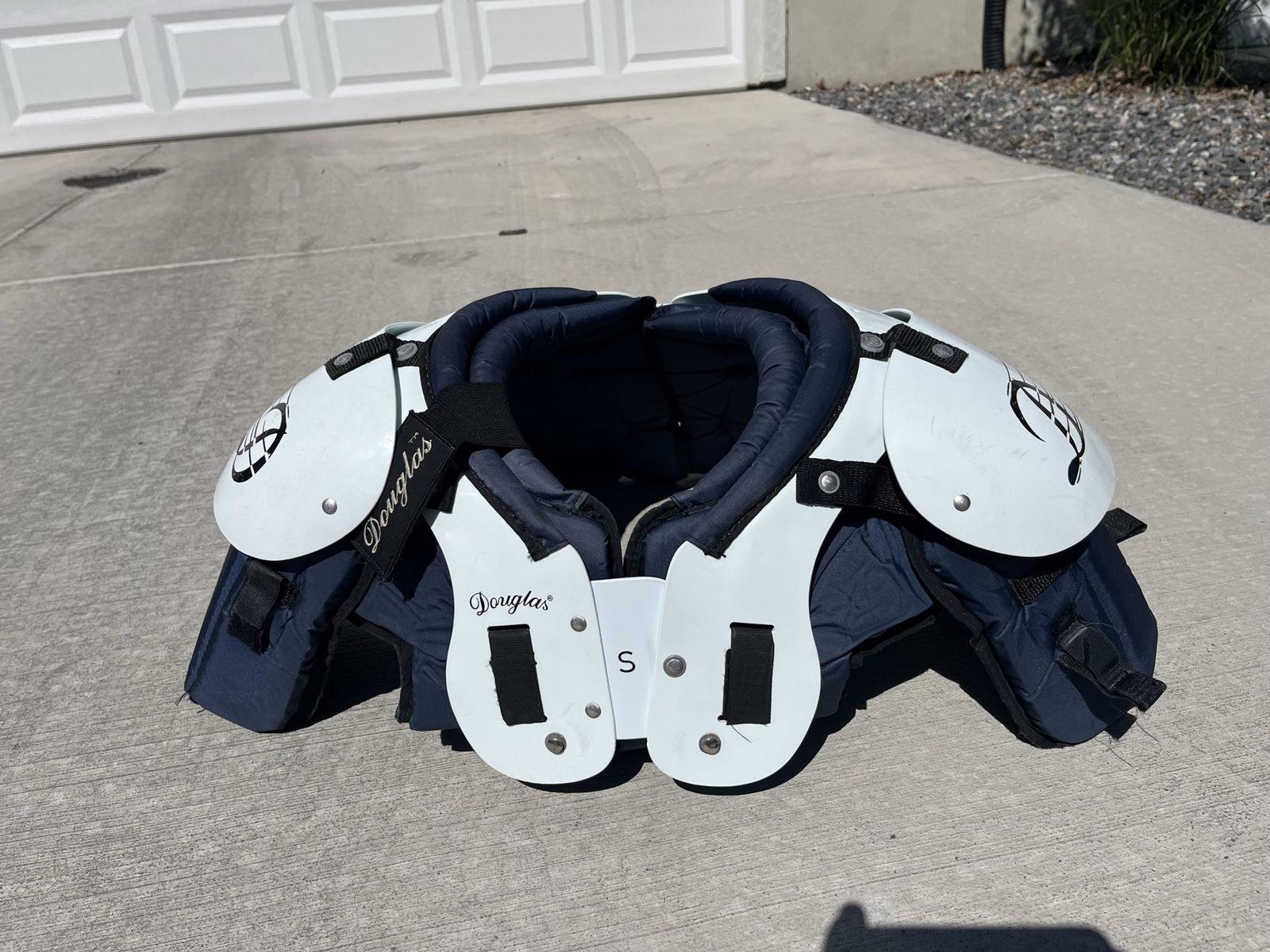 Douglas Commando Series Football Pads Adult Small