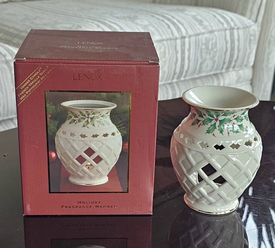 Lenox Holiday Fragrance Warmer with Original Box 5.5"T Christmas