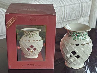 Lenox Holiday Fragrance Warmer with Original Box 5.5"T Christmas