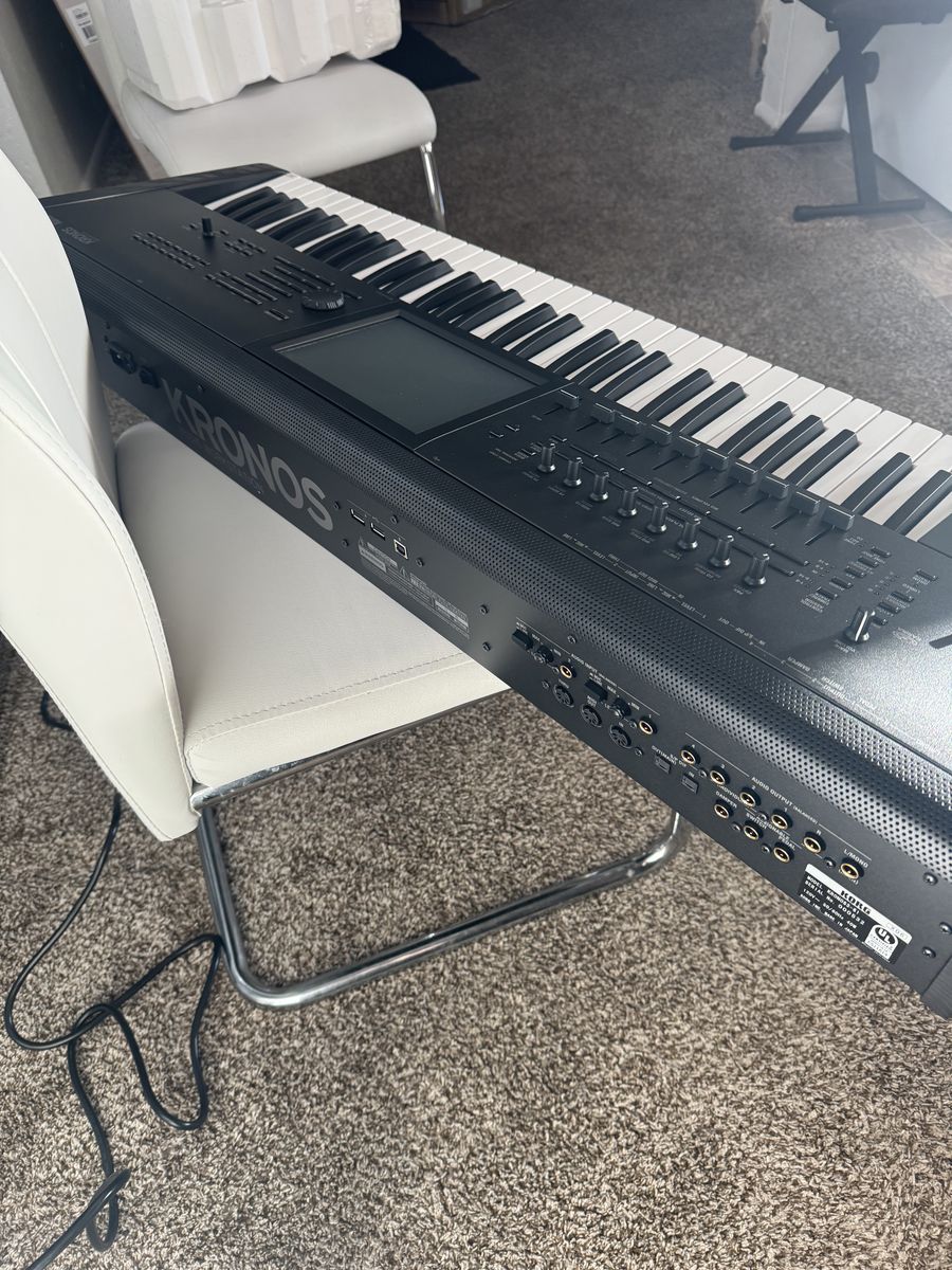 Korg Kronos 3 ---61 Keys