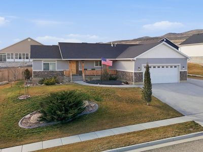 BENCH VIEWS, 7 BEDROOMS & ROOM FOR EVERYONE!