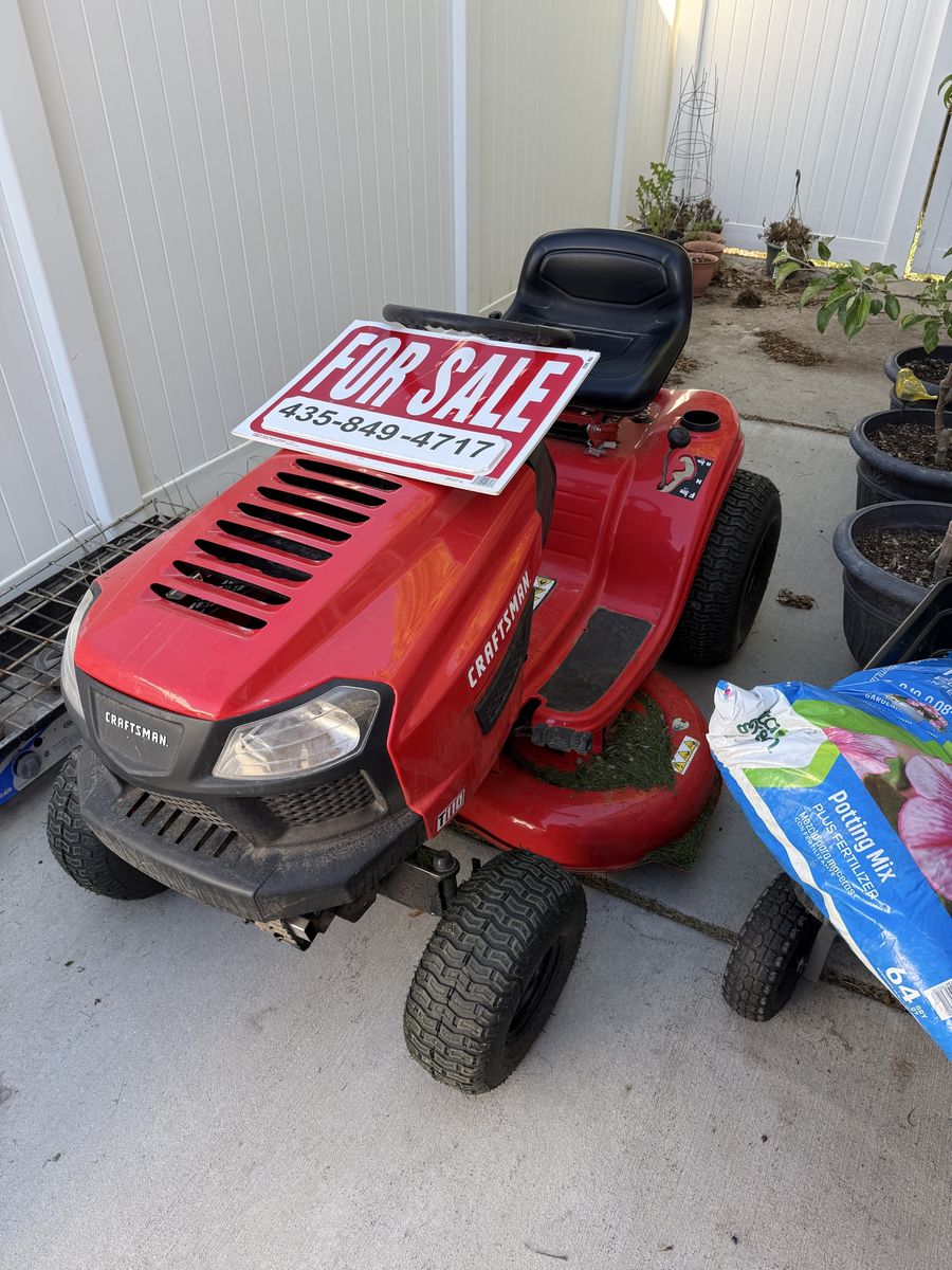 CRAFTSMAN T110 Riding Lawn Mower