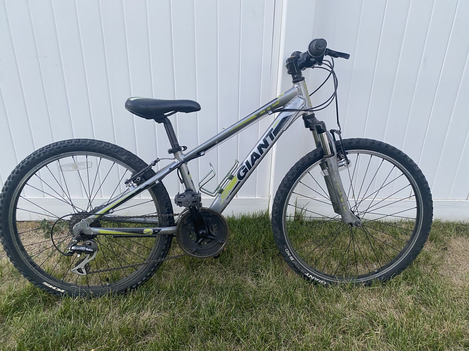 24” wheeled Giant mountain bike