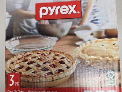 Pyrex 3-Pack 9.5-inch Glass Pie Plates - Durable, BPA-Free Bakeware