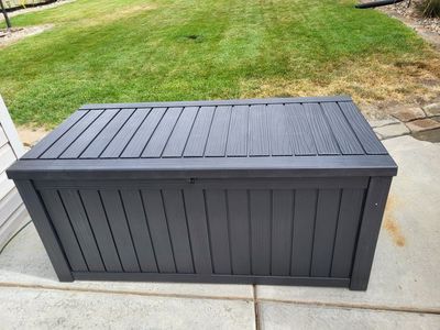 140gal Outdoor Storage Deck Box w/Hydraulic Slow Close Lid **