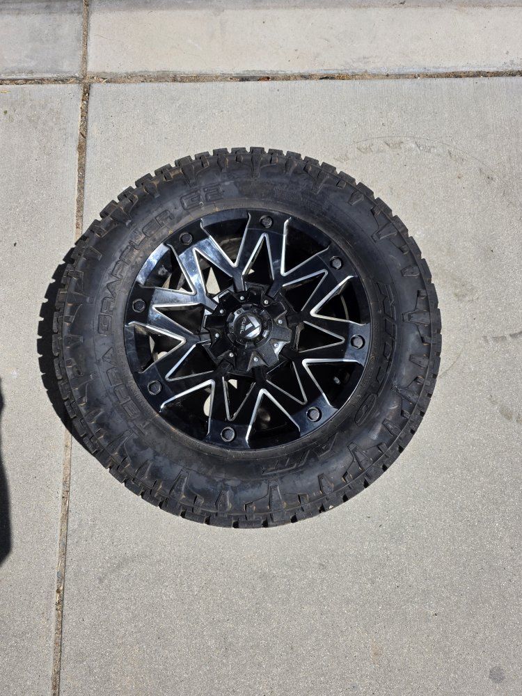 Fuel rim with Nitto Tire