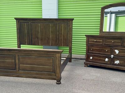 FREE DELIVERY! Beautiful King Bedroom Set