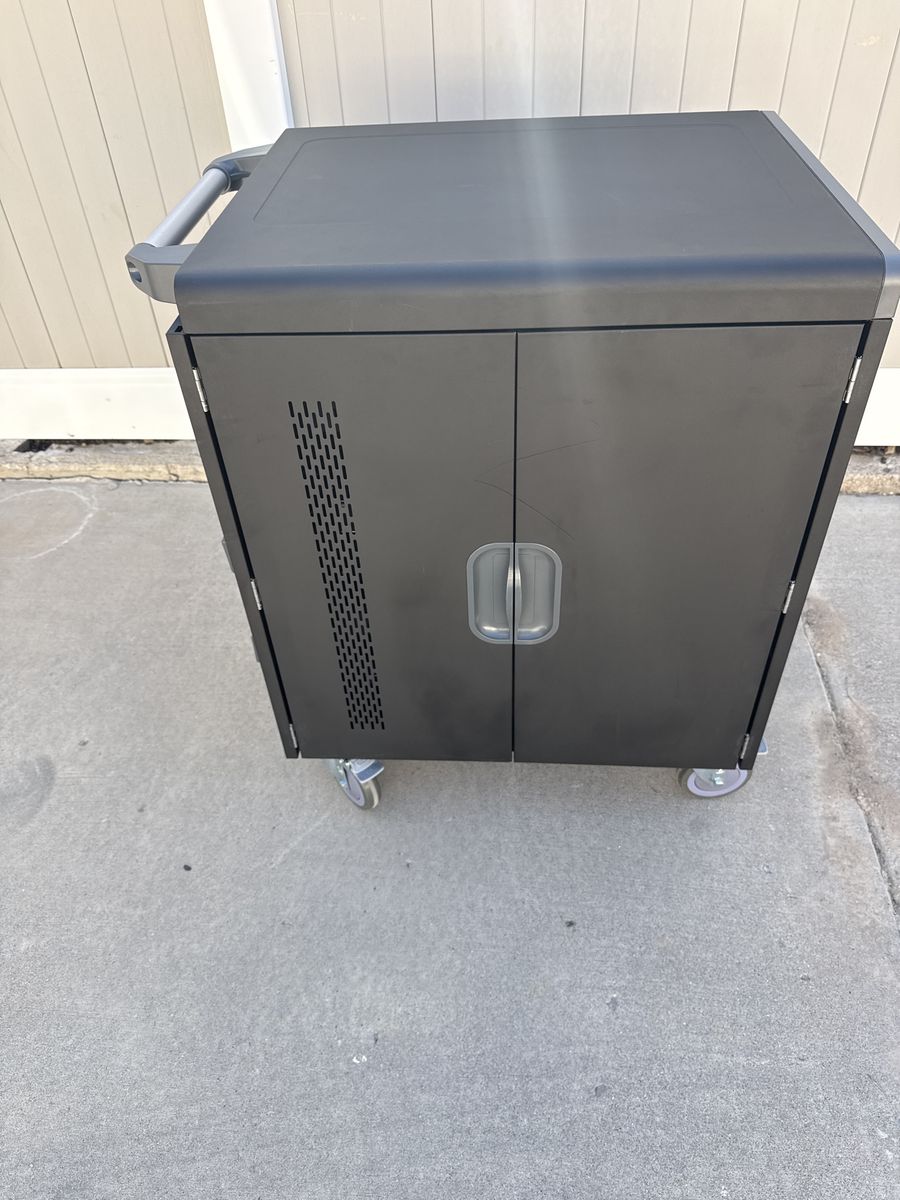 LUXOR 32 Bay Smart Charging Cart