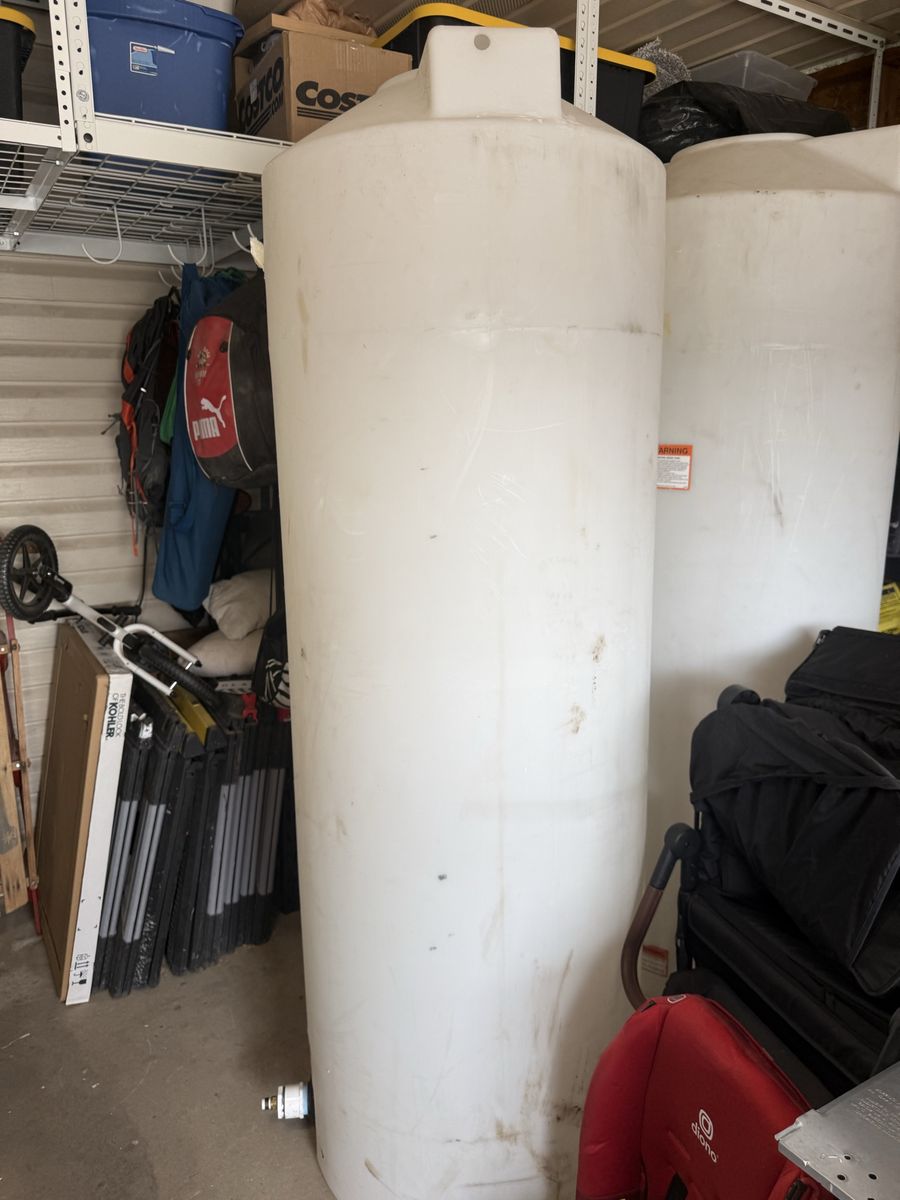 Water storage tank