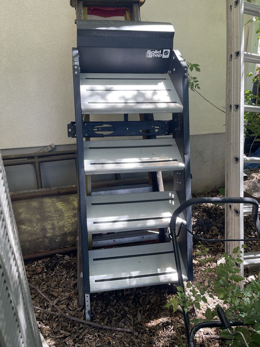 Solid Step 4-Step Entry Ladder for RVs/Campers - Black/Silver, Used Good Condition