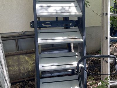 Solid Step 4-Step Entry Ladder for RVs/Campers - Black/Silver, Used Good Condition