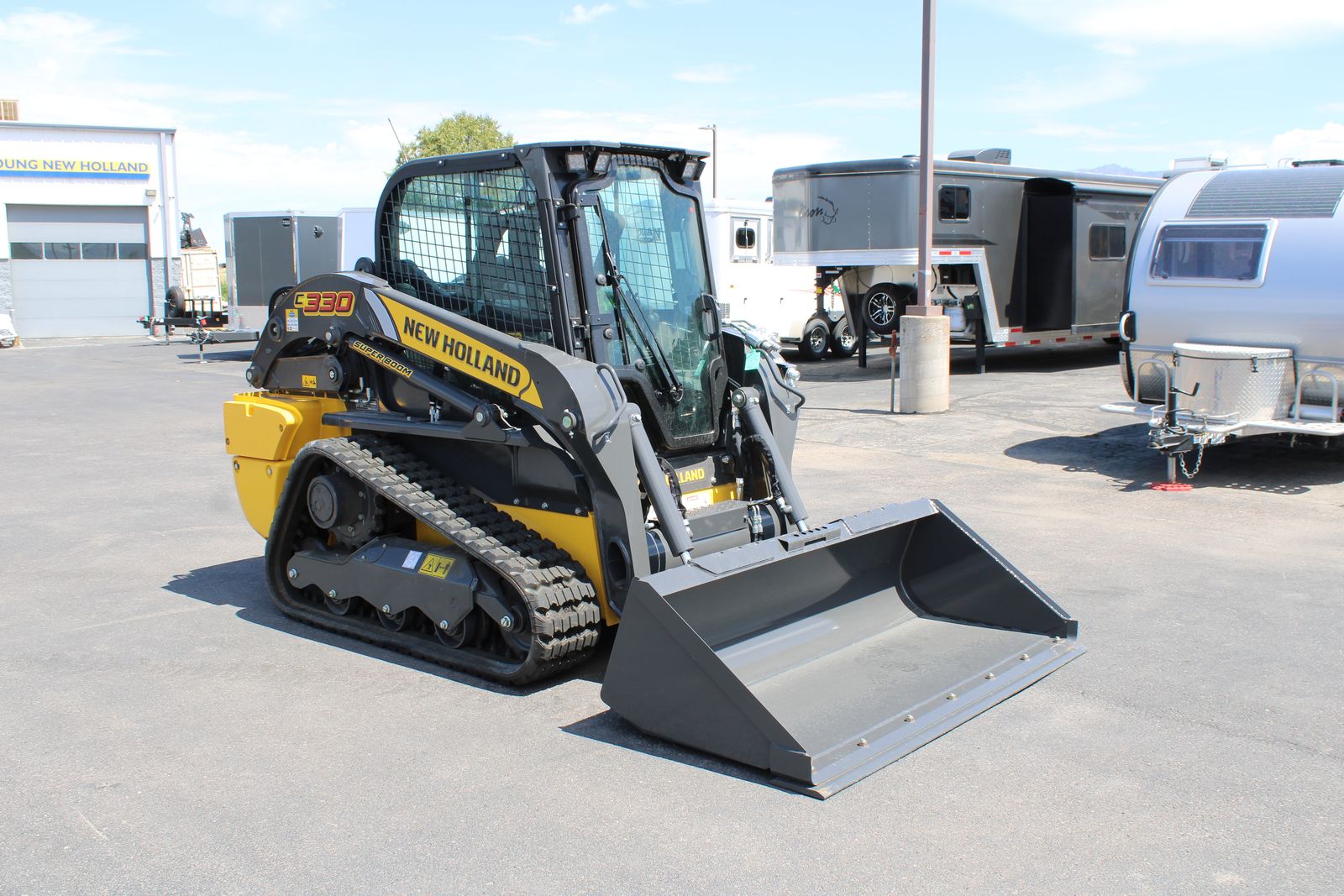 New Holland C330 Skidsteer