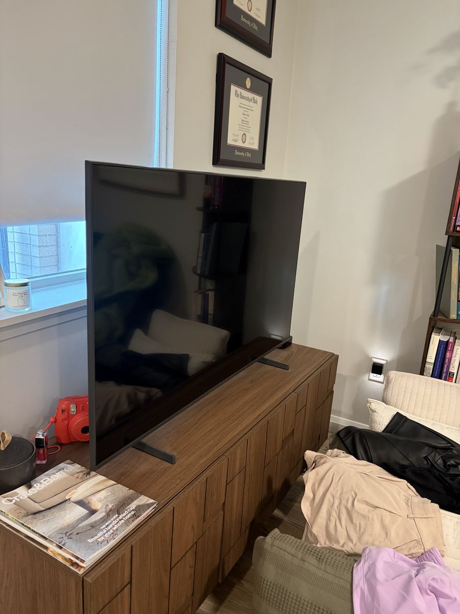 Smart TV Flat Screen 45 inch 