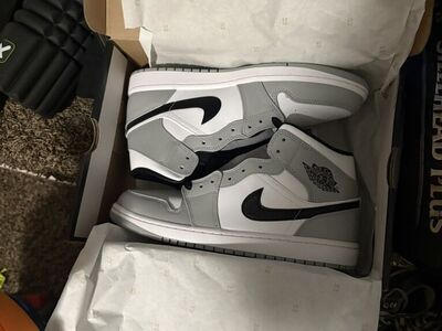 AIR JORDAN 1 MID Size 10