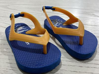 Old Navy Toddler Shark Flip Flop Sandals Size 5 Toddler