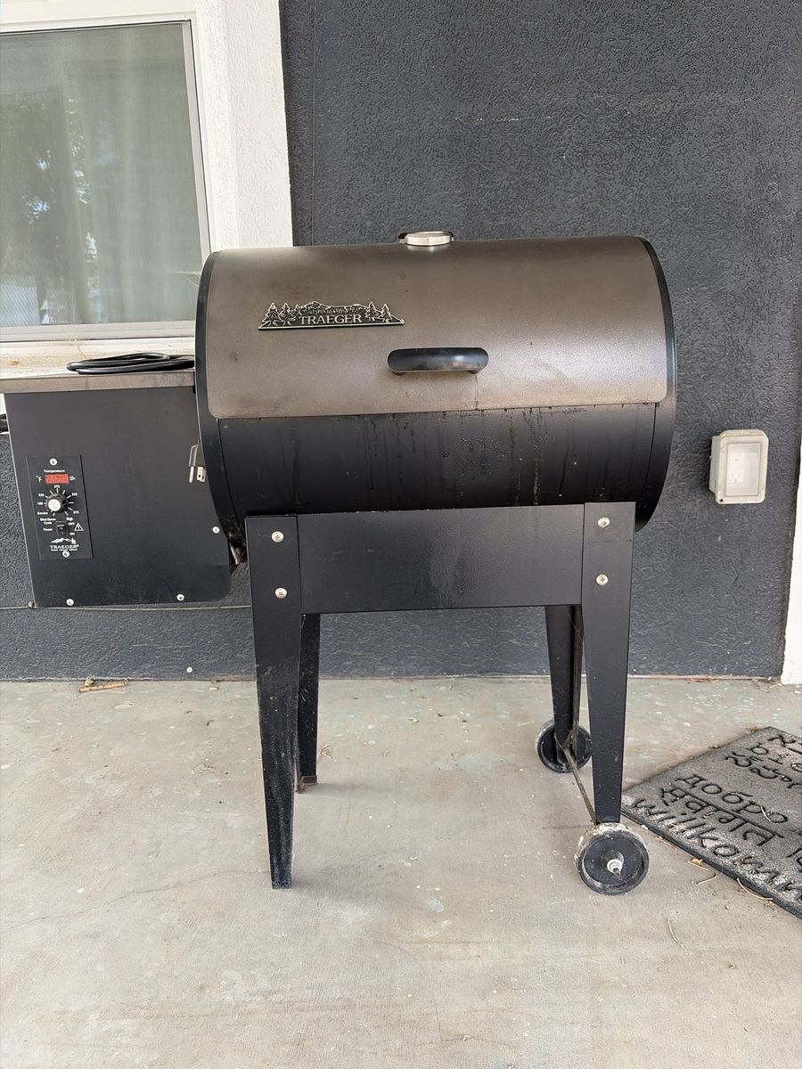 Traeger Eastwood 22 Pellet Grill - Used, Fully Functional.