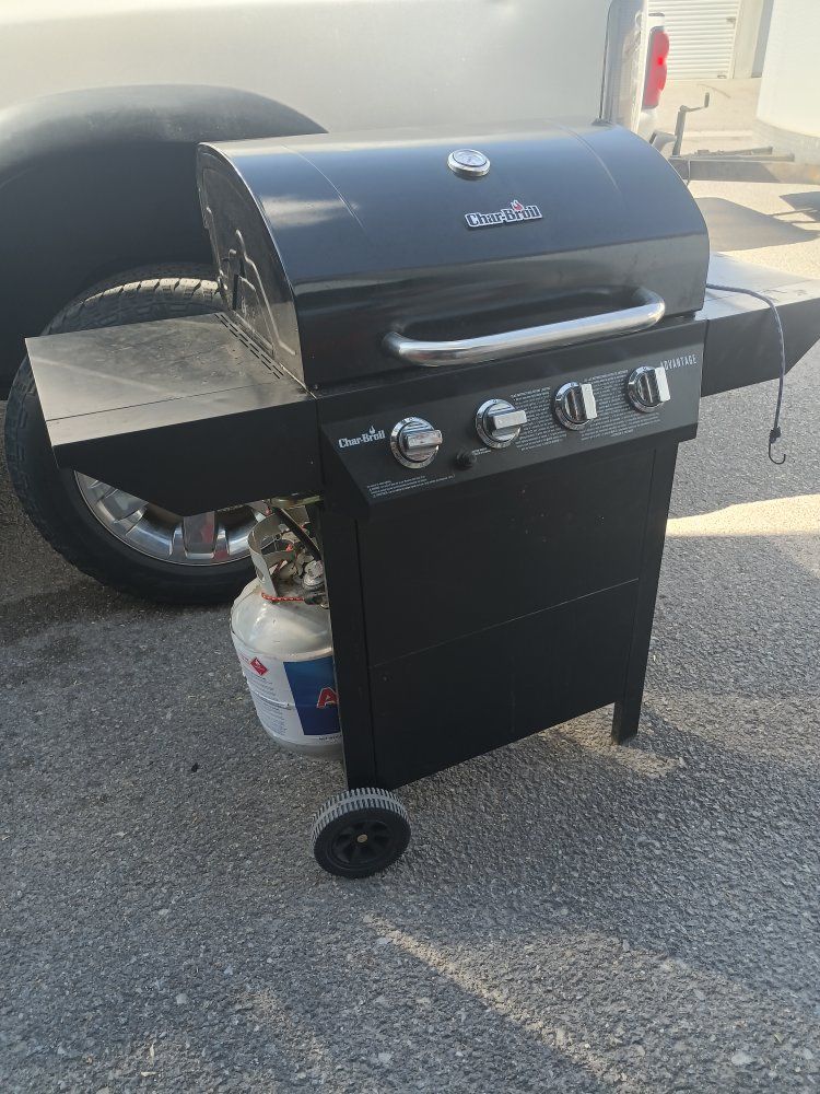 Char-Broil Advantage 4-Burner Gas Grill - Black with Side Tables