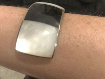MOTHER OF PEARL & BLACK ONYX BRACELET