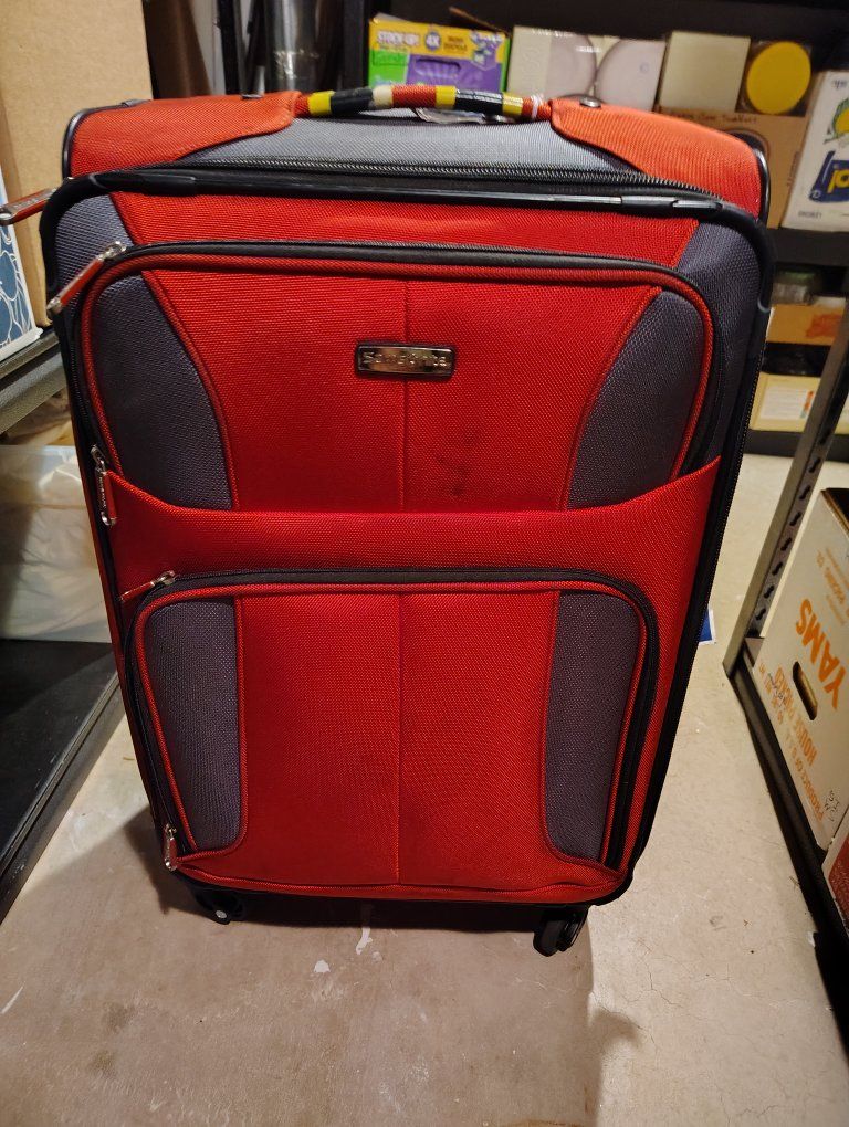 Samsonite Red Wheeled Carry-On Luggage - 25" Medium Spinner
