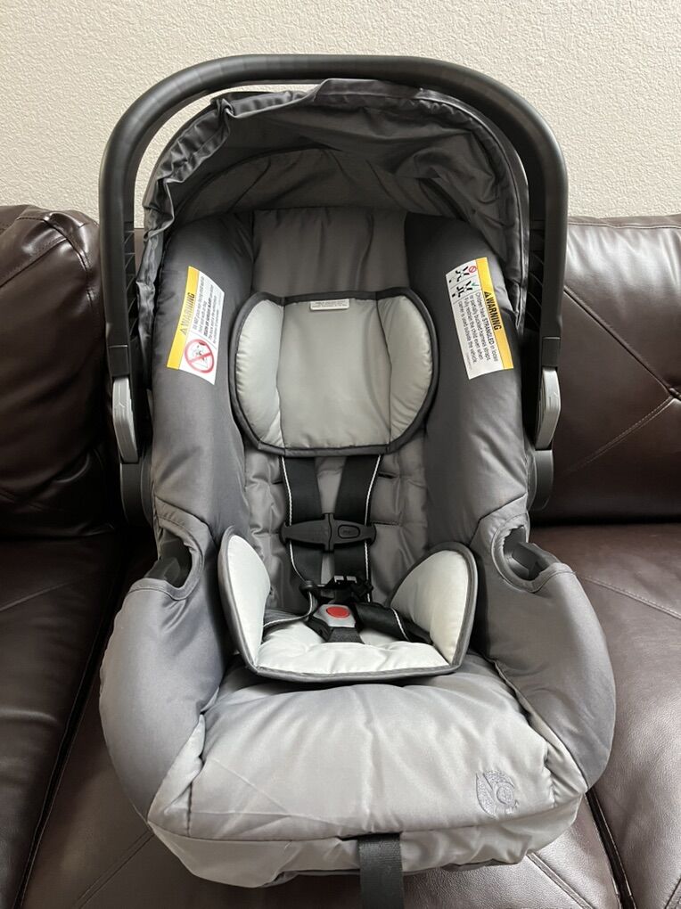 Babytrend Ezlift Carseat And Base