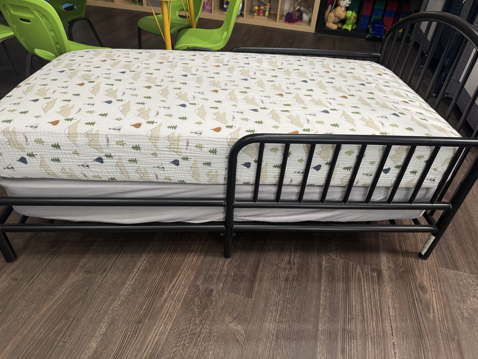 Toddler bed