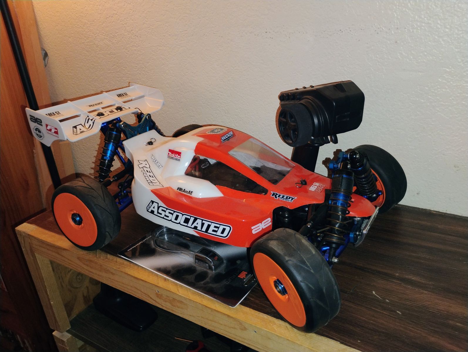 *** Limited Sale Price /Team Associated RC8-e 1/8 Scale Buggy