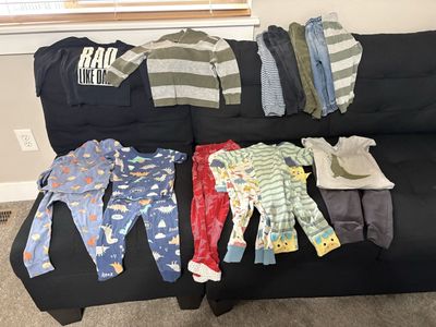 Toddler boy size 18-24 month clothes all in good condition