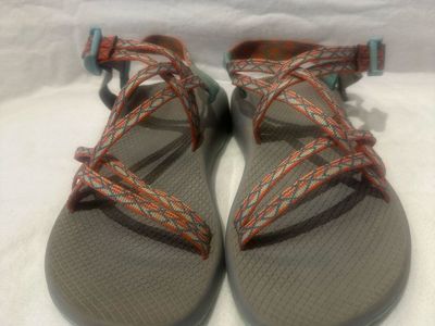 Chaco women’s size 10 orange/teal hiking sandals