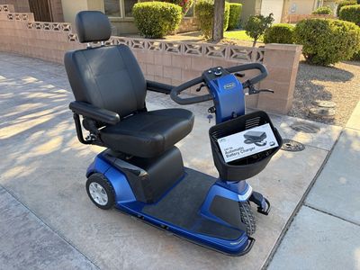 Mobility Scooter with electric lift