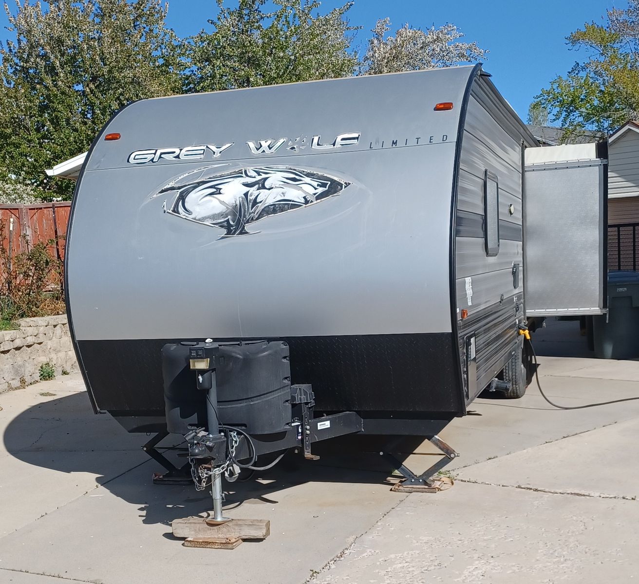 2019 Cherokee Forest River  23MK LIKE NEW