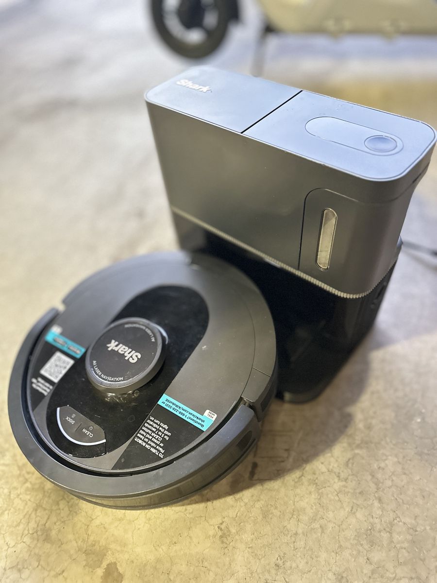 Shark vacuum robot cleaner
