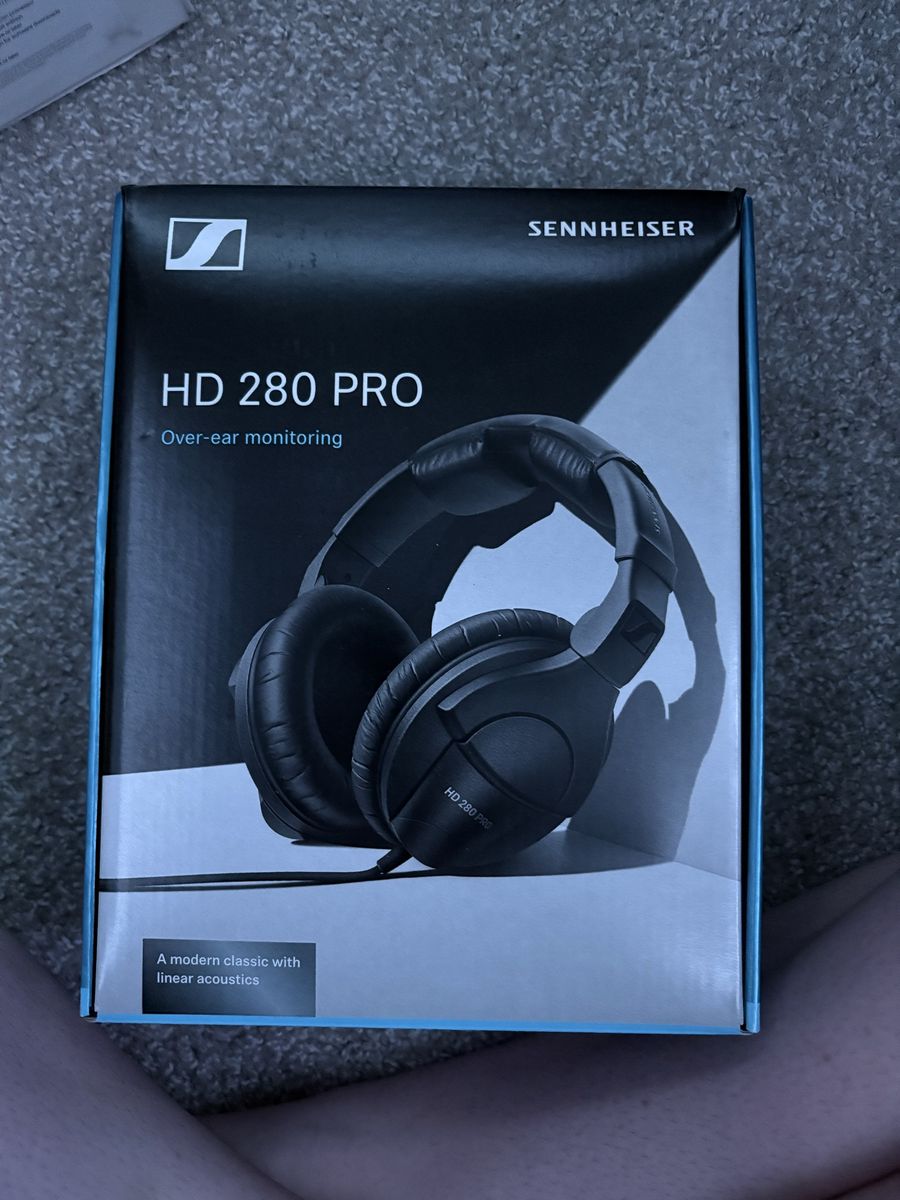 HD 280 PRO Over-ear monitoring.