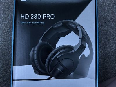 HD 280 PRO Over-ear monitoring.