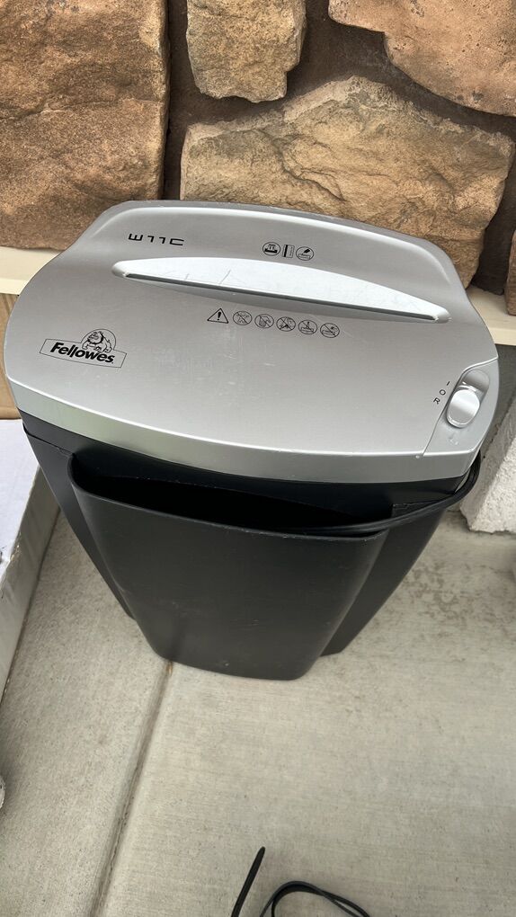Fellowes W11C 30100 Paper Shredder
