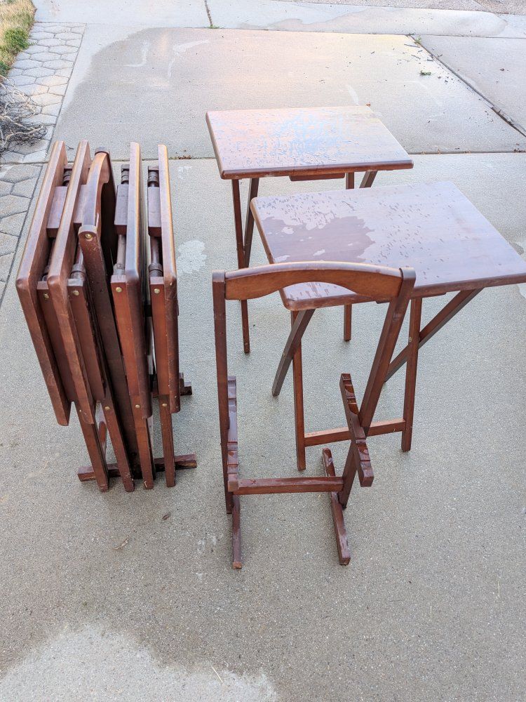 Small foldable tables