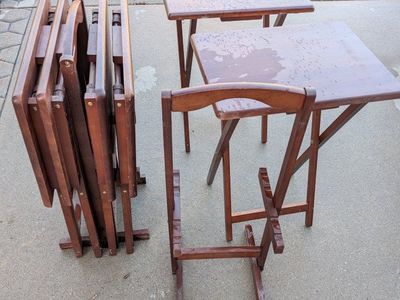 Small foldable tables