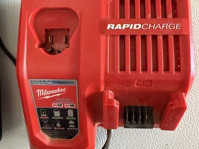 Milwaukee M12 & M18 Rapid Charger
