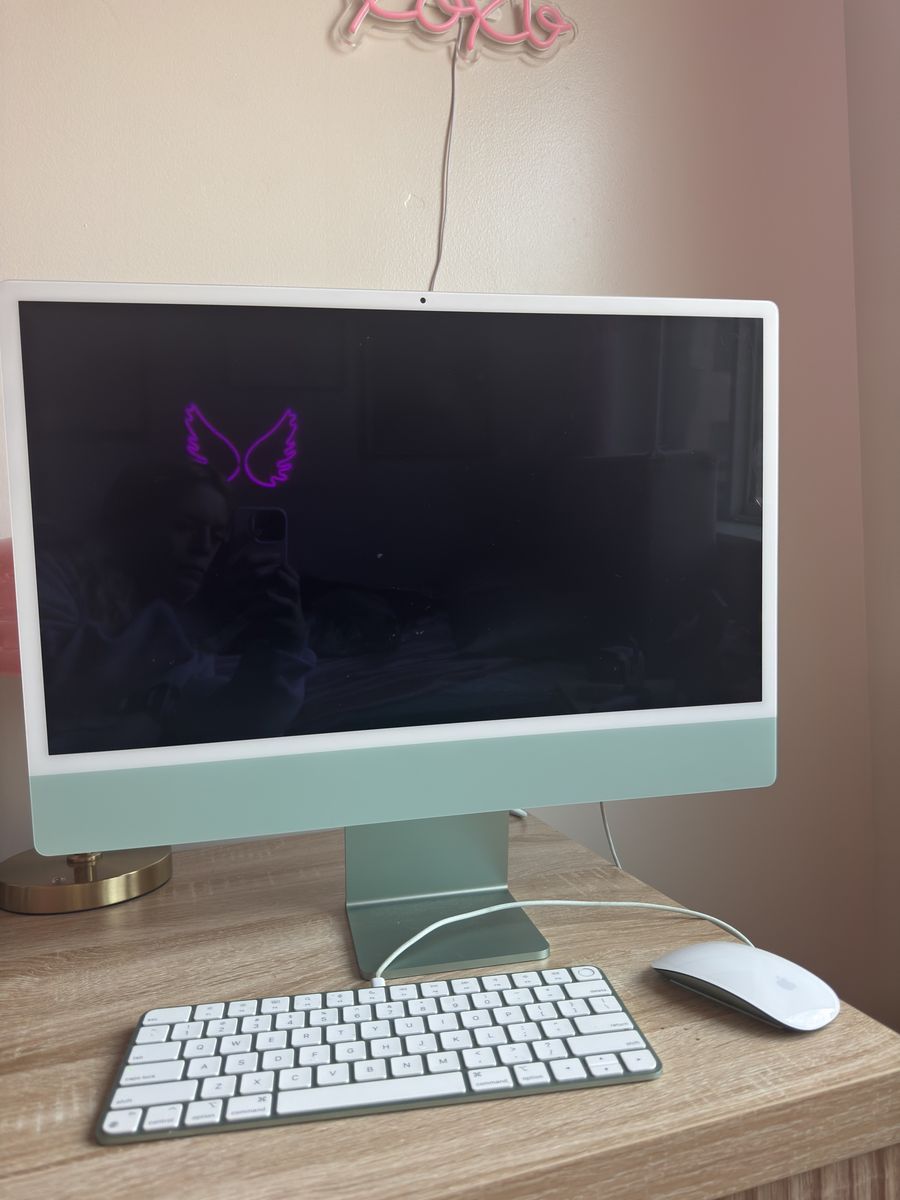 Apple iMac 24-inch M1 (2021) Green 8GB RAM with Magic Keyboard & Mouse