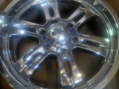 looking for at chevy wheels 6x5.5 18"wheel chrome brand MB OFF ROAD