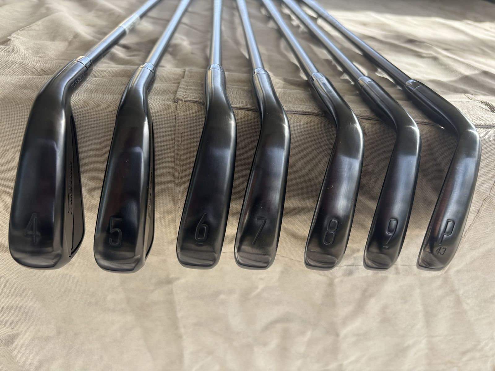 Titleist T200 RH Forged Blackout Edition 4-PW