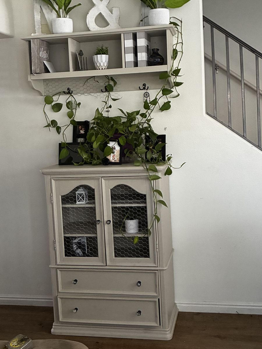 Antique/farmhouse furniture 