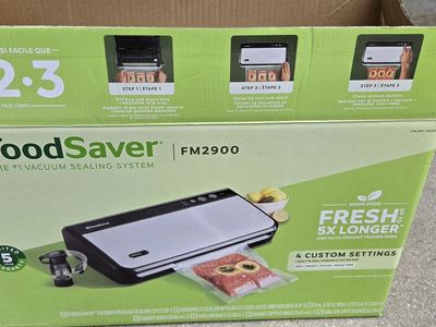 FoodSaver FM2900 Vacuum Sealer – Like New in Box