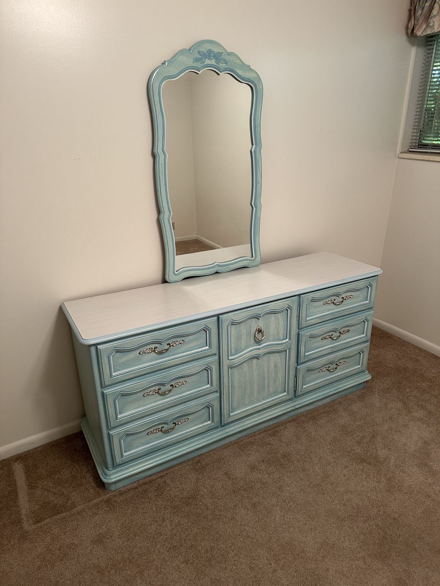 Nice children’s Bedroom set.