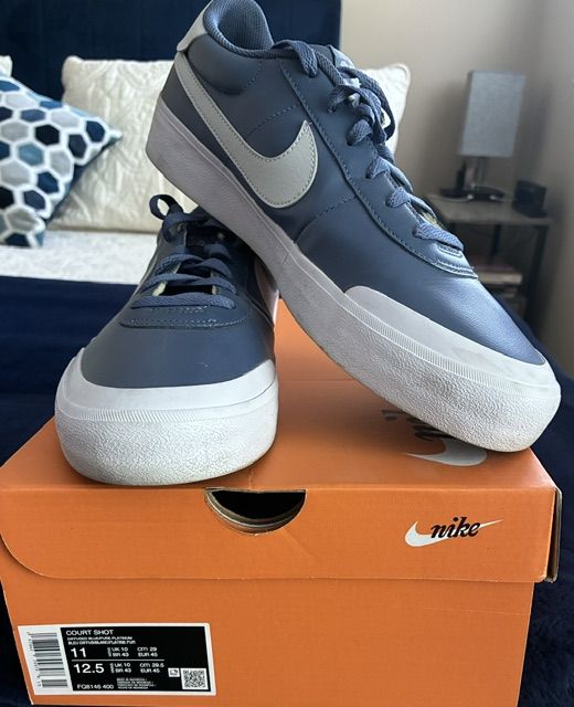 NIKE COURT SHOT - SIZE 11