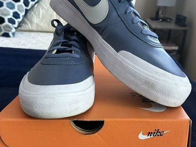 NIKE COURT SHOT - SIZE 11