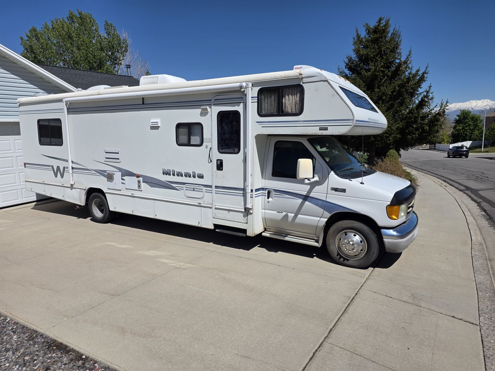 2003 Minnie Winnie Winnebago WF331 Motorhome