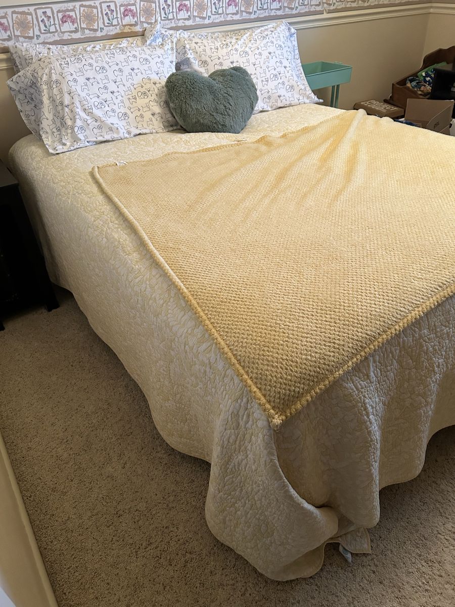 Queen sized bed and mattress - Used Excellent Condition