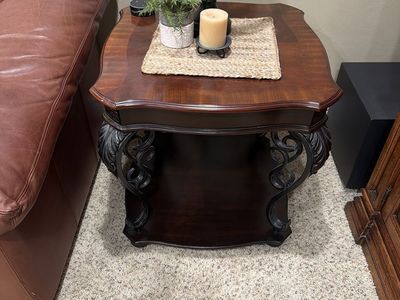 Elegant Dark Wood Carved Side Table / Nightstand - Excellent Condition