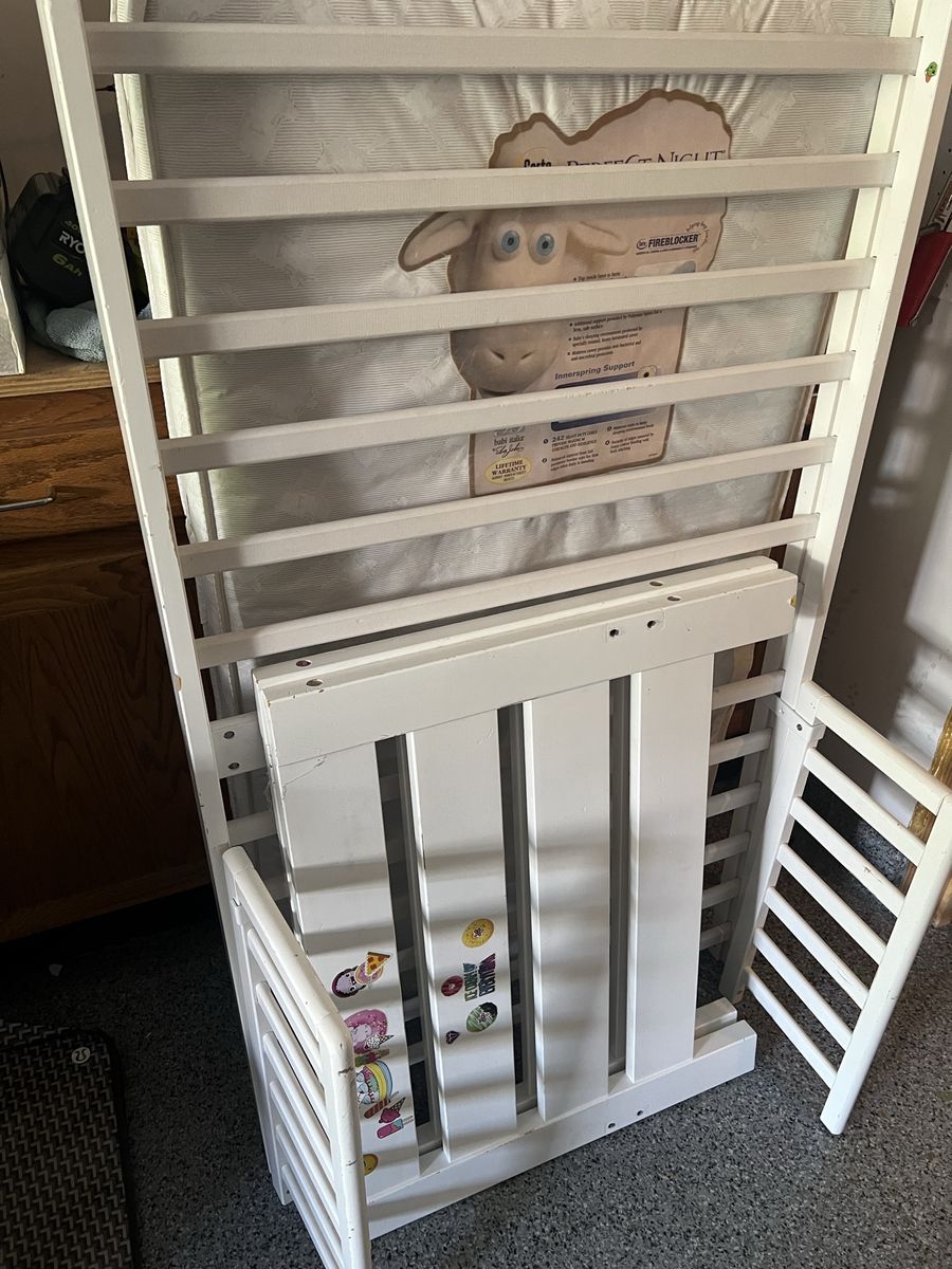 Free Kid bed and mattress