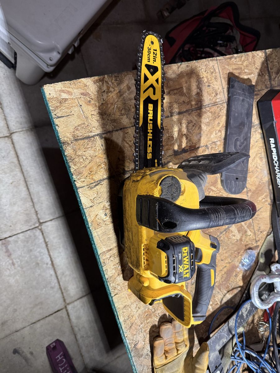 Dewalt 20V XR Brushless 12 in. Chainsaw
